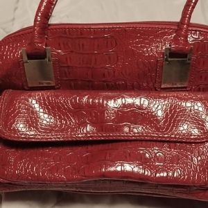 💙 Liz&Co. Burgundy Faux Snake Skin Purse